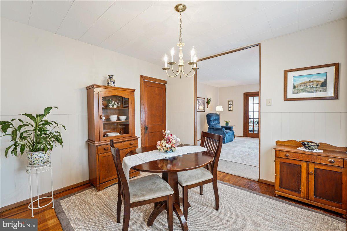 135 Newportville Road Croydon, PA 19021 - Photo 1 of 27 Dining area