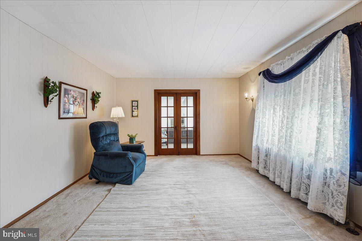 135 Newportville Road Croydon, PA 19021 - Photo 3 of 27 Living room