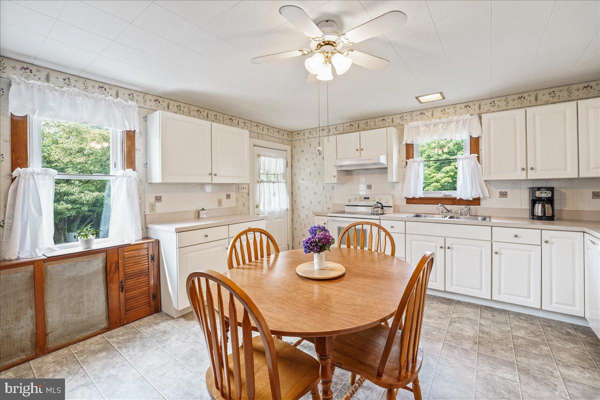 135 Newportville Road Croydon, PA 19021 - Photo 7 of 27 Kitchen