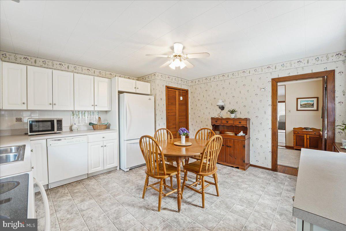 135 Newportville Road Croydon, PA 19021 - Photo 8 of 27 Kitchen