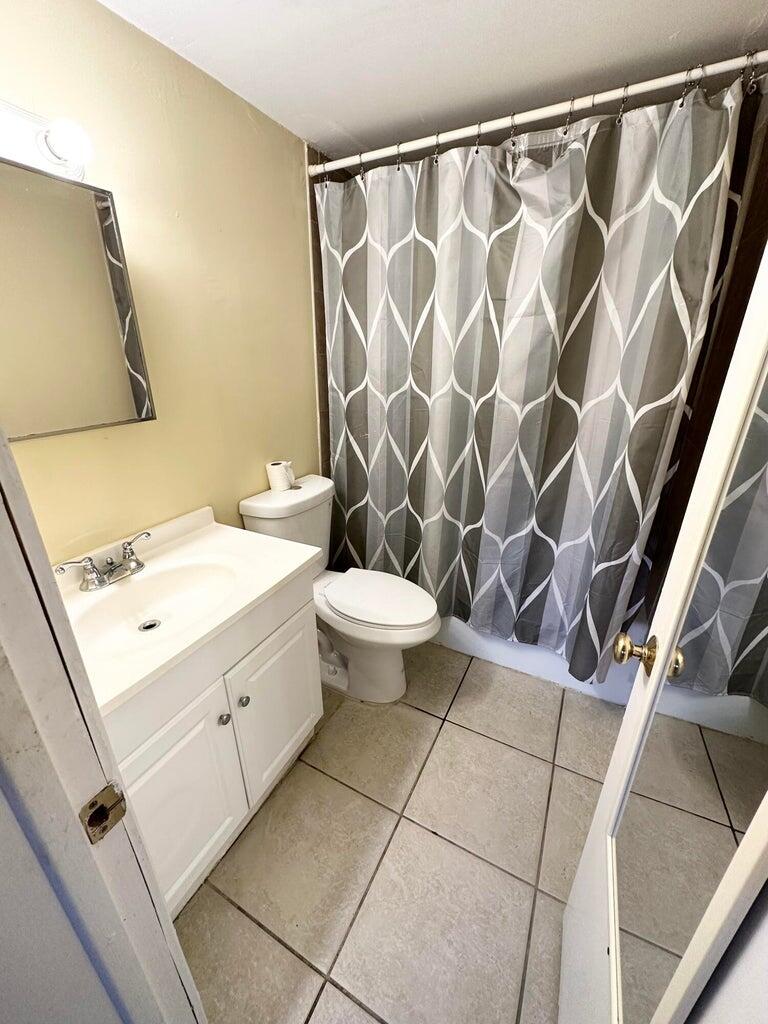 5601 Northwest 2nd Avenue, Unit 217 Boca Raton, FL 33487 - Photo 11 of 42 Primary Bathroom