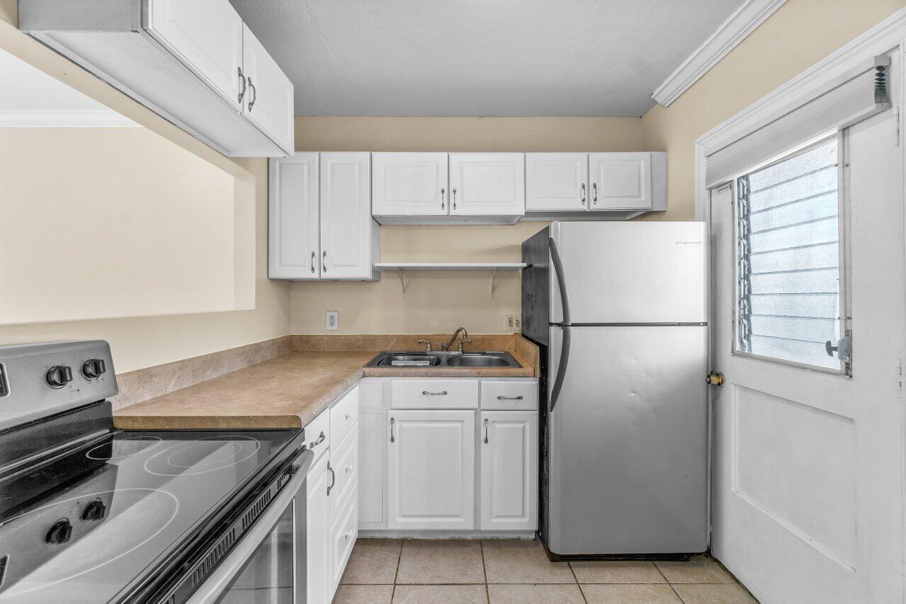 5601 Northwest 2nd Avenue, Unit 217 Boca Raton, FL 33487 - Photo 3 of 42 kitchen