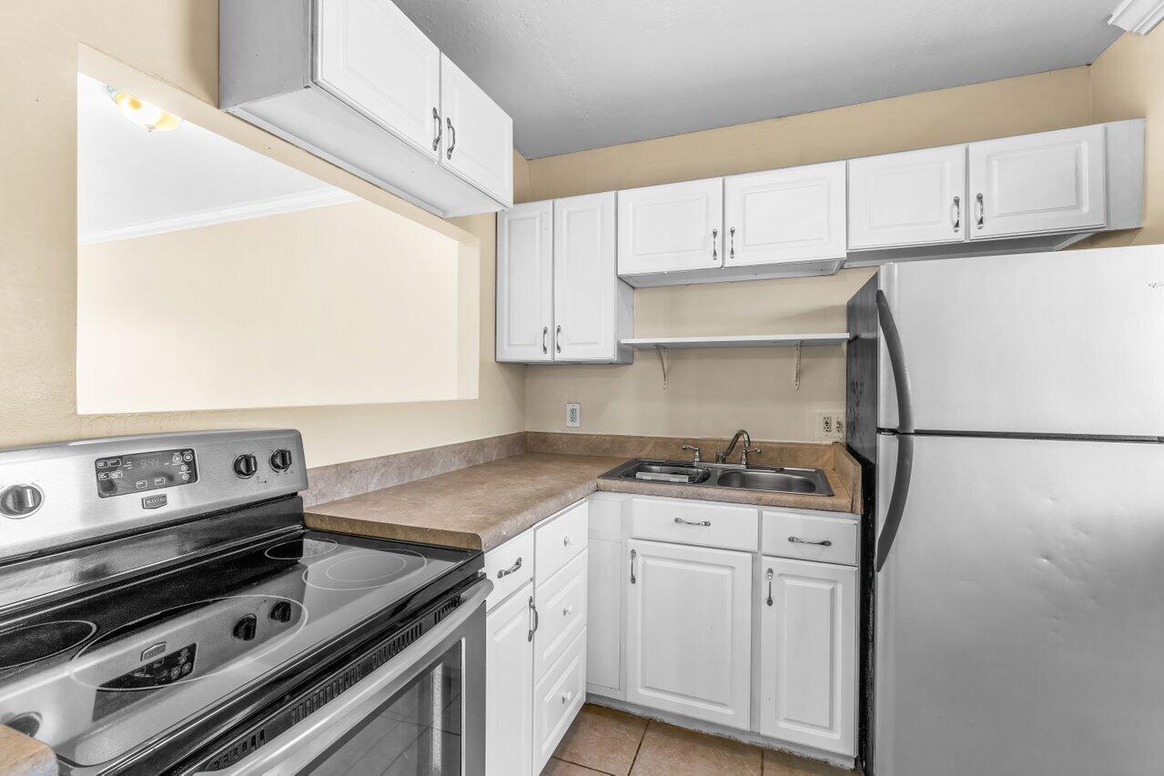 5601 Northwest 2nd Avenue, Unit 217 Boca Raton, FL 33487 - Photo 5 of 42 kitchen