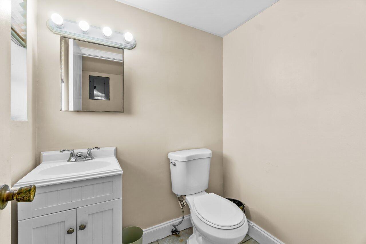 5601 Northwest 2nd Avenue, Unit 217 Boca Raton, FL 33487 - Photo 7 of 42 Half bath
