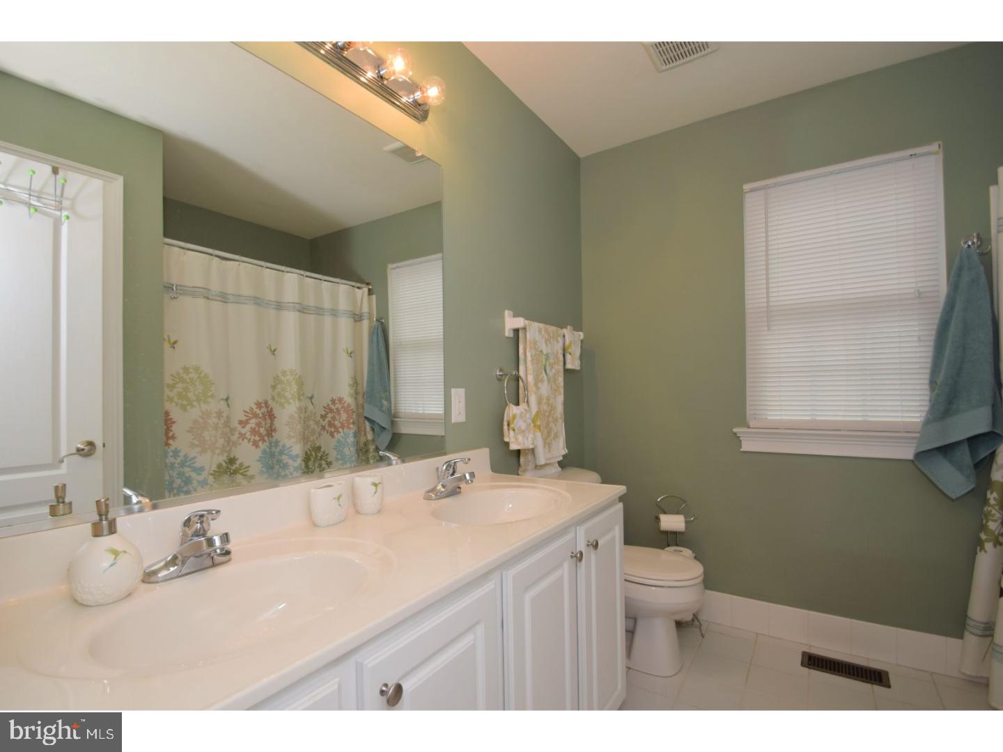 11043 Knights Road Philadelphia, PA 19154 - Photo 18 of 25