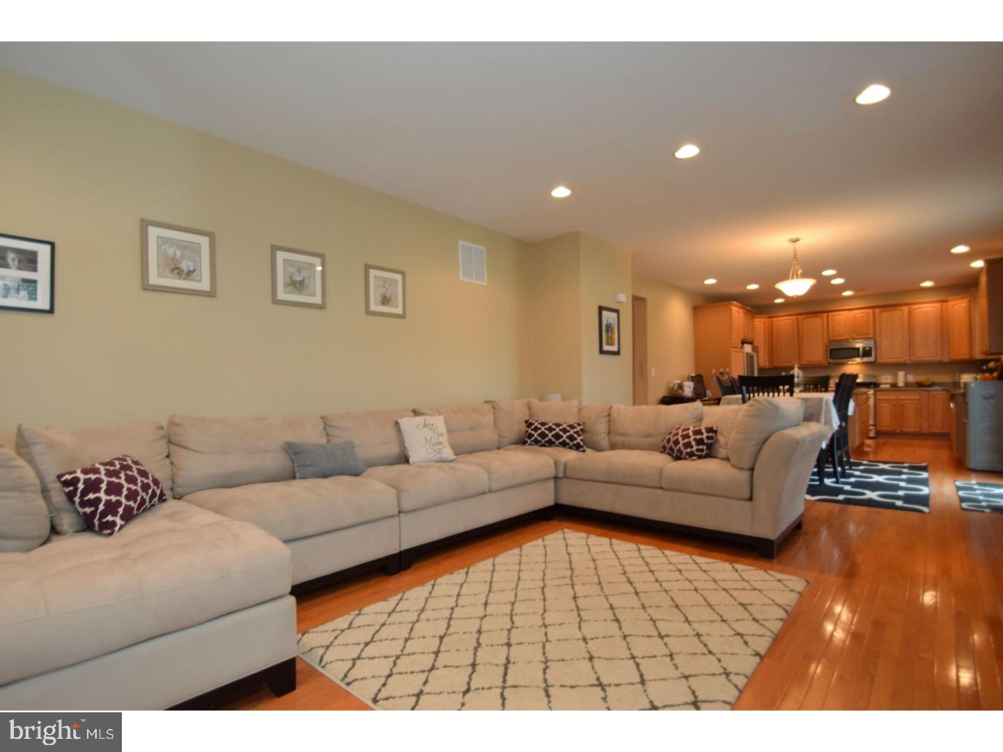 11043 Knights Road Philadelphia, PA 19154 - Photo 10 of 25