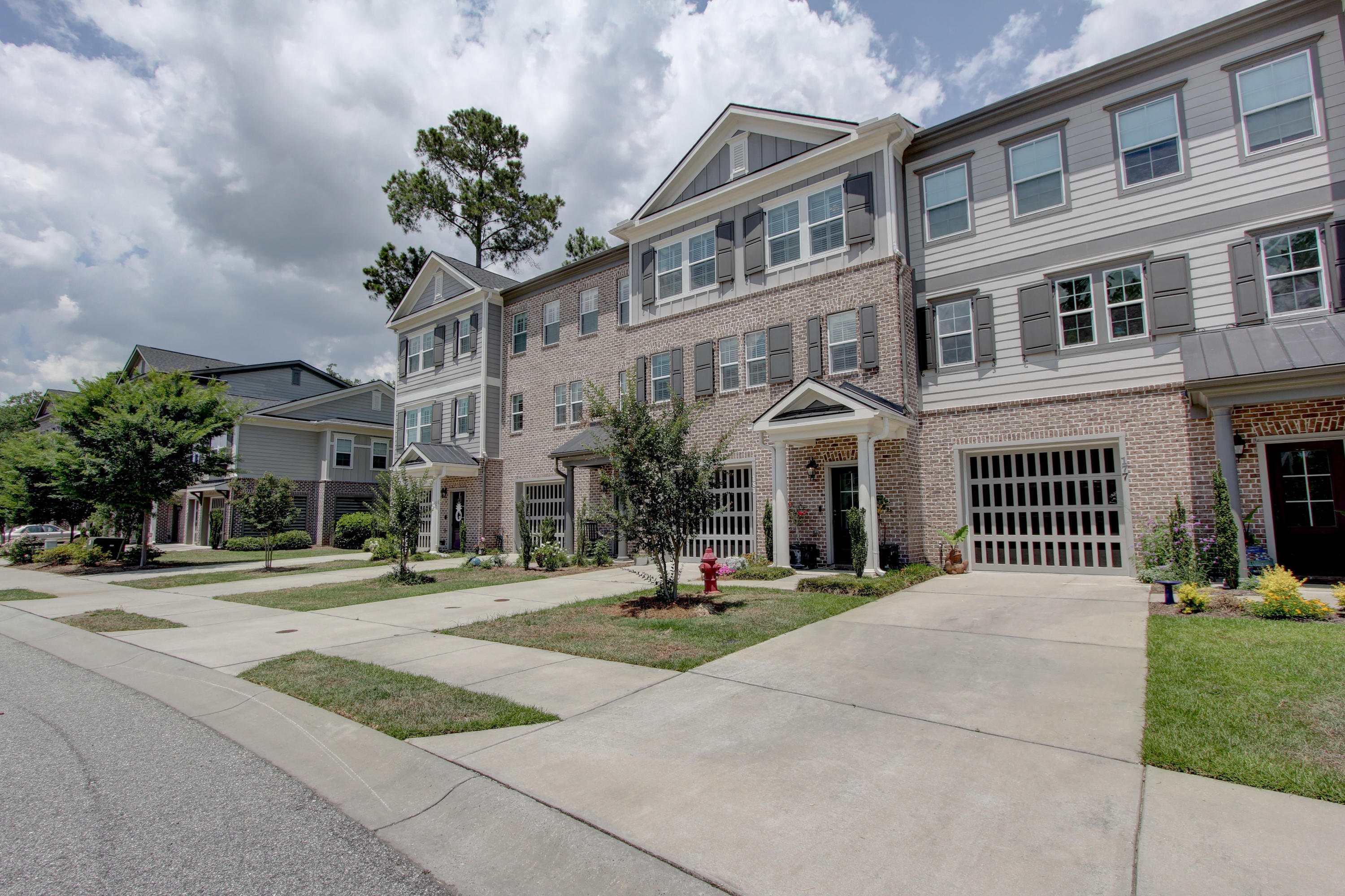 181 Slipper Shell Court Mount Pleasant, SC 29464 - Photo 4 of 61 181SlipperShell-0004
