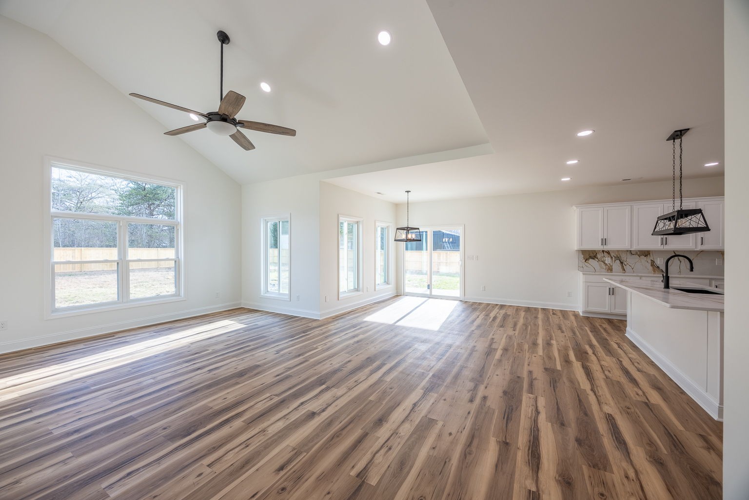 1509 Old Estill Springs Road Decherd, TN 37324 - Photo 7 of 25