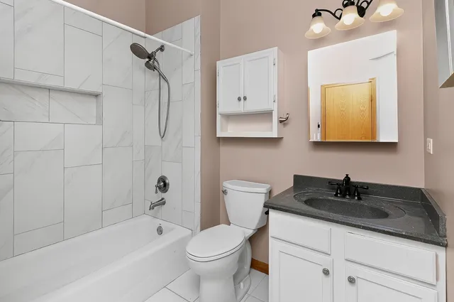 a view of empty room with an empty space