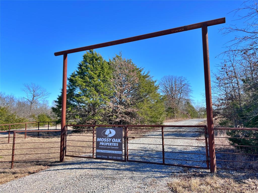 0 N3840 Road Coalgate, OK 74538 - Photo 33 of 35 a view of a street with wooden fence