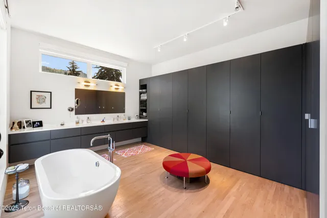 $5,350,000 | 455 East Broadway Avenue, Jackson, WY 83001