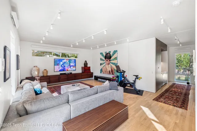 $5,350,000 | 455 East Broadway Avenue, Jackson, WY 83001