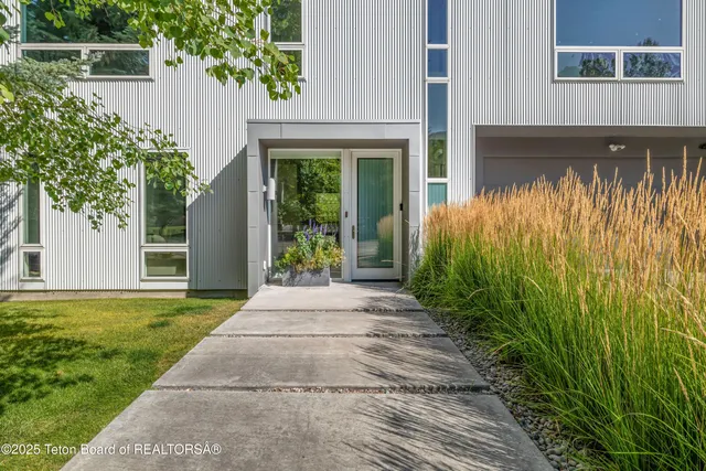 $5,350,000 | 455 East Broadway Avenue, Jackson, WY 83001