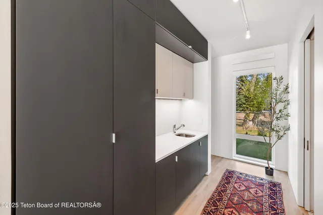 $5,350,000 | 455 East Broadway Avenue, Jackson, WY 83001