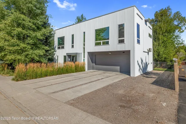 $5,350,000 | 455 East Broadway Avenue, Jackson, WY 83001