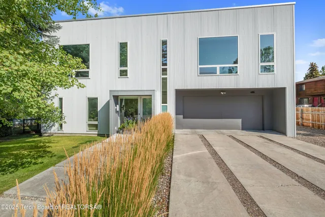 $5,350,000 | 455 East Broadway Avenue, Jackson, WY 83001