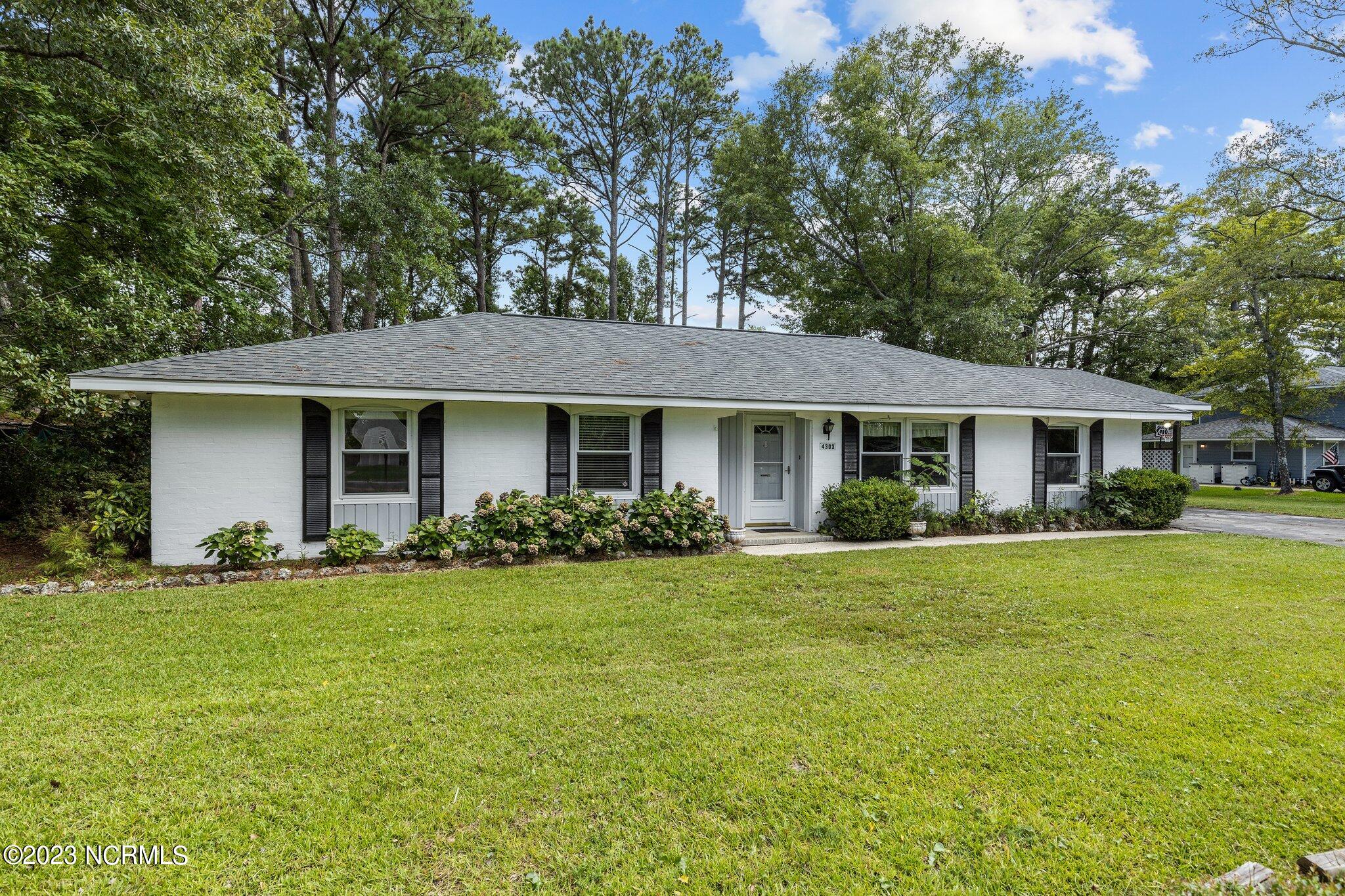 4303 Country Club Road Morehead City, NC 28557 - Photo 1 of 46