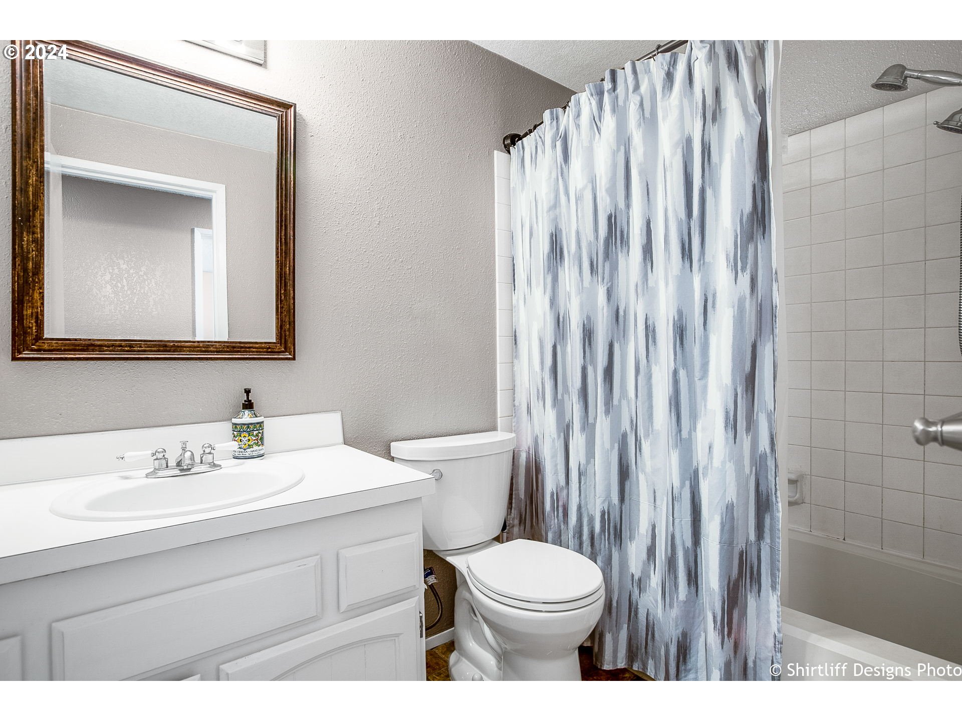 4830 Camellia Street Springfield, OR 97478 - Photo 14 of 22 Bathroom