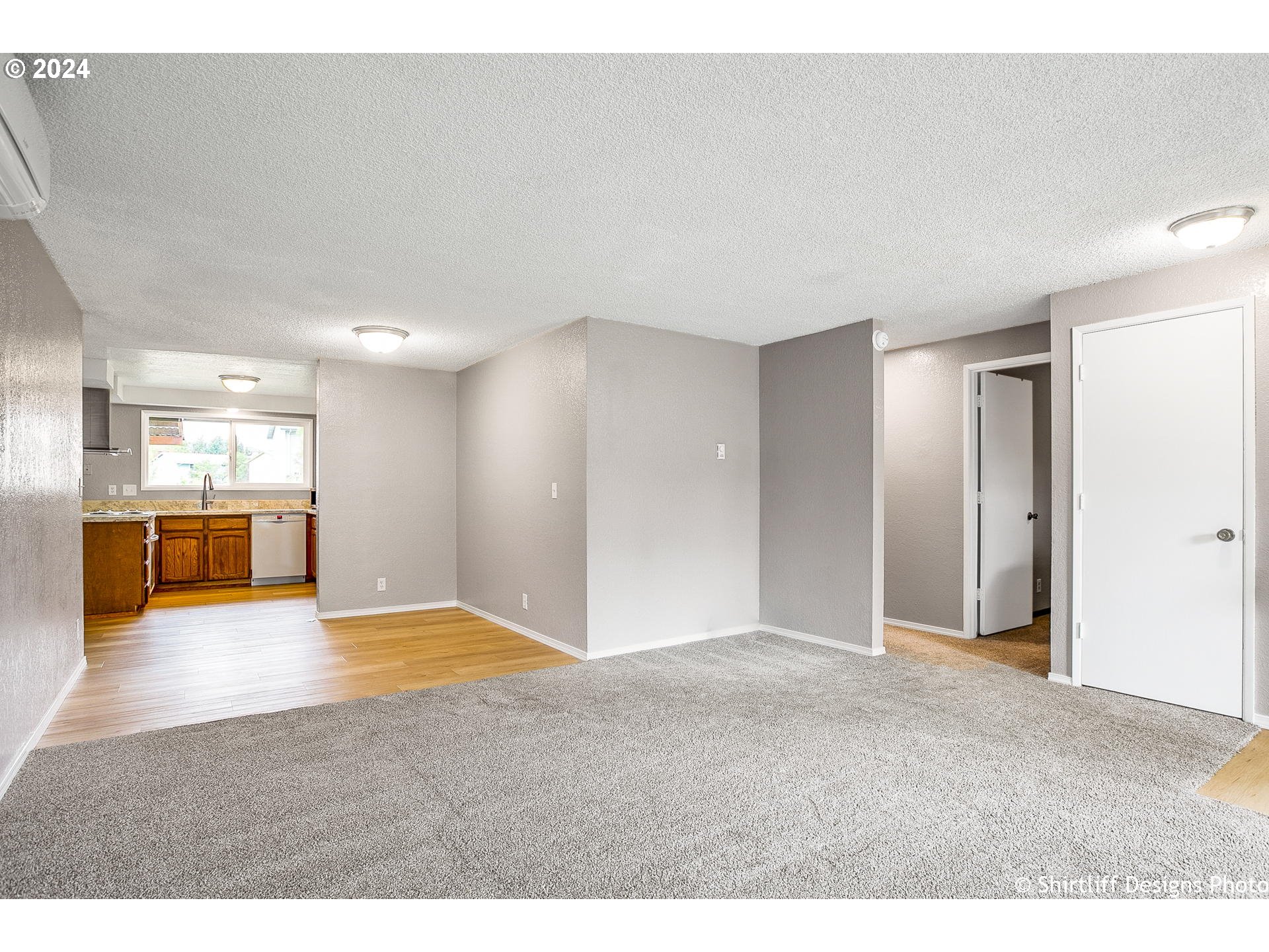 4830 Camellia Street Springfield, OR 97478 - Photo 5 of 22 Living Room/Dining Room