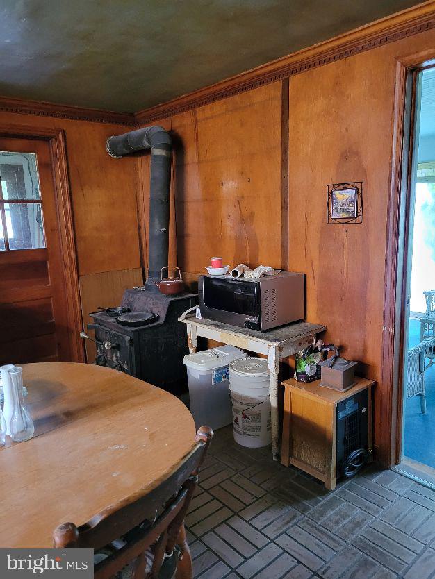 312 Front Street Dover, DE 19901 - Photo 10 of 15 a dining room with furniture and wooden floor