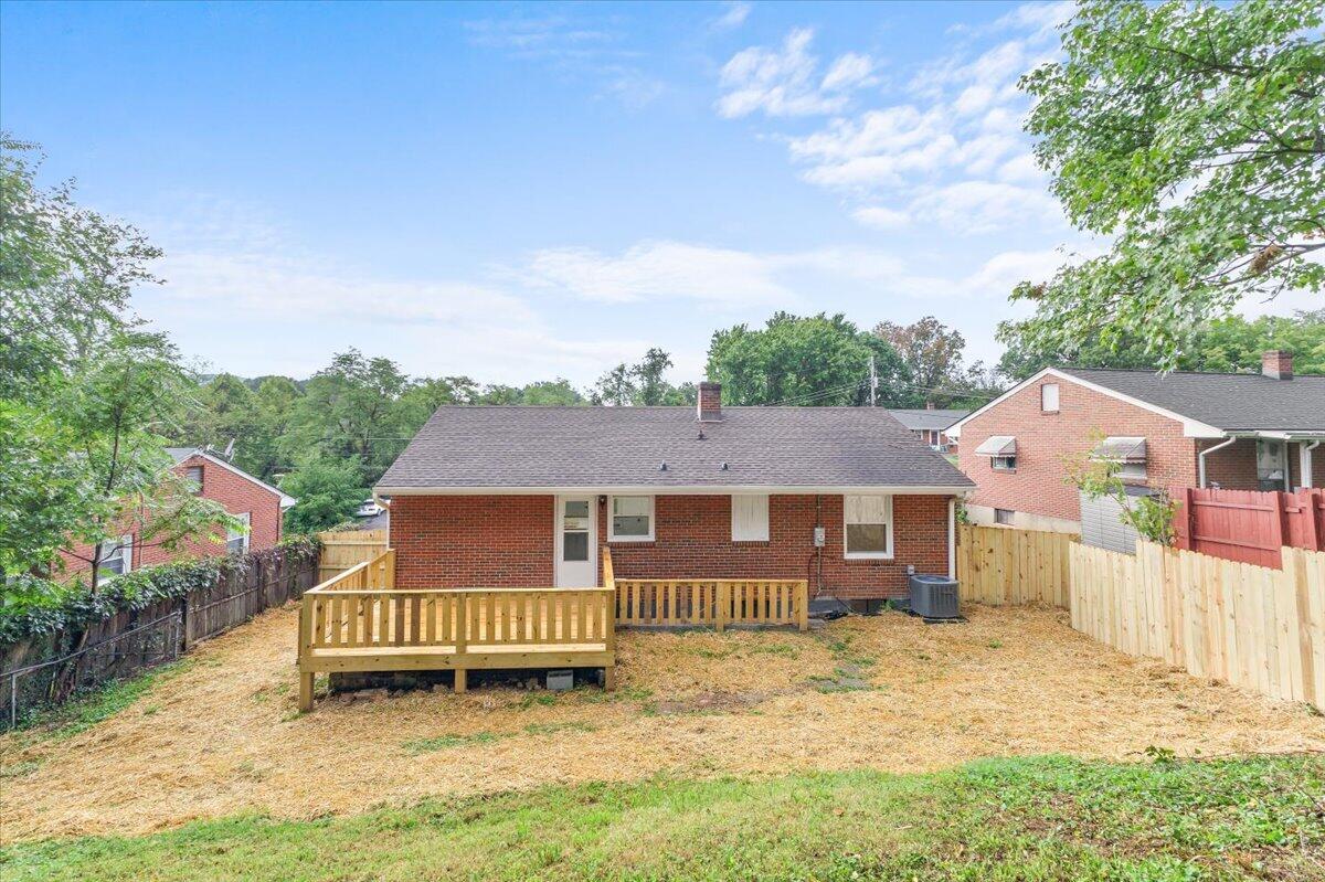 4928 Rowe Ridge Road Northwest Roanoke, VA 24017 - Photo 11 of 28 11-4928 Rowe Ridge Rd NW-11
