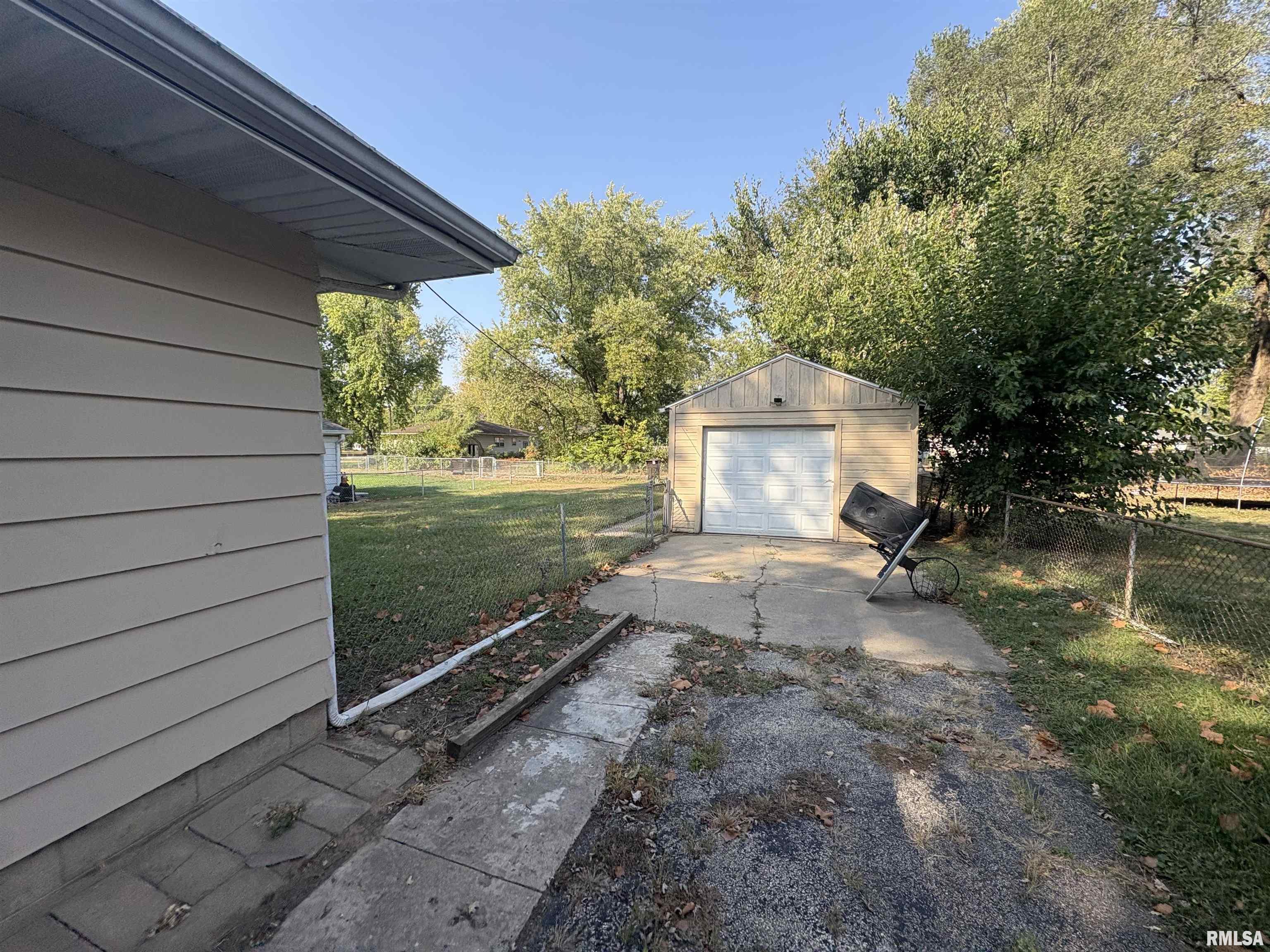 2819 West Marquette Street Peoria, IL 61605 - Photo 4 of 6