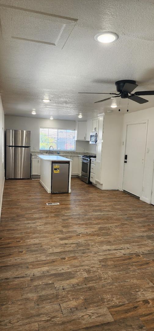 3499 East Bayshore Road, Unit 86 Redwood City, CA 94063 - Photo 2 of 10 a view of a kitchen with a sink