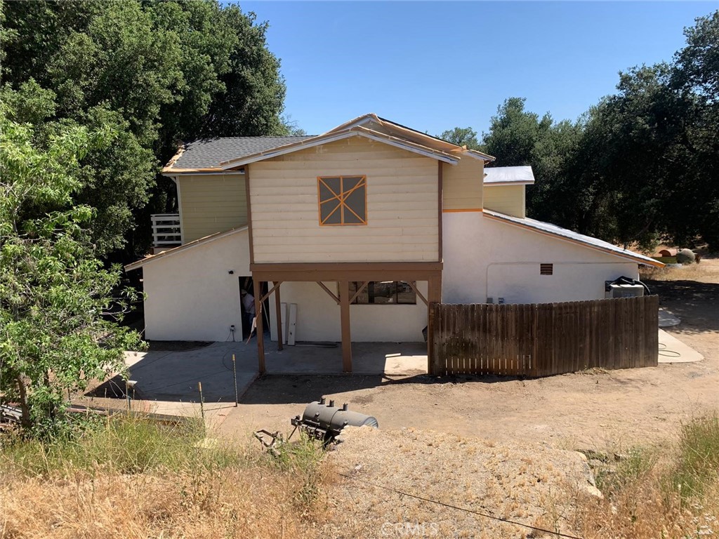 34930 East Benton Road Hemet, CA 92544 - Photo 2 of 54 a front view of a house with a yard