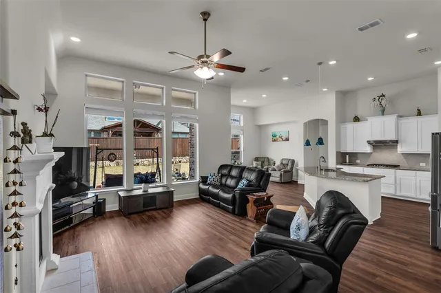 $627,900 | 13784 Carmenita Drive, Frisco, TX 75035