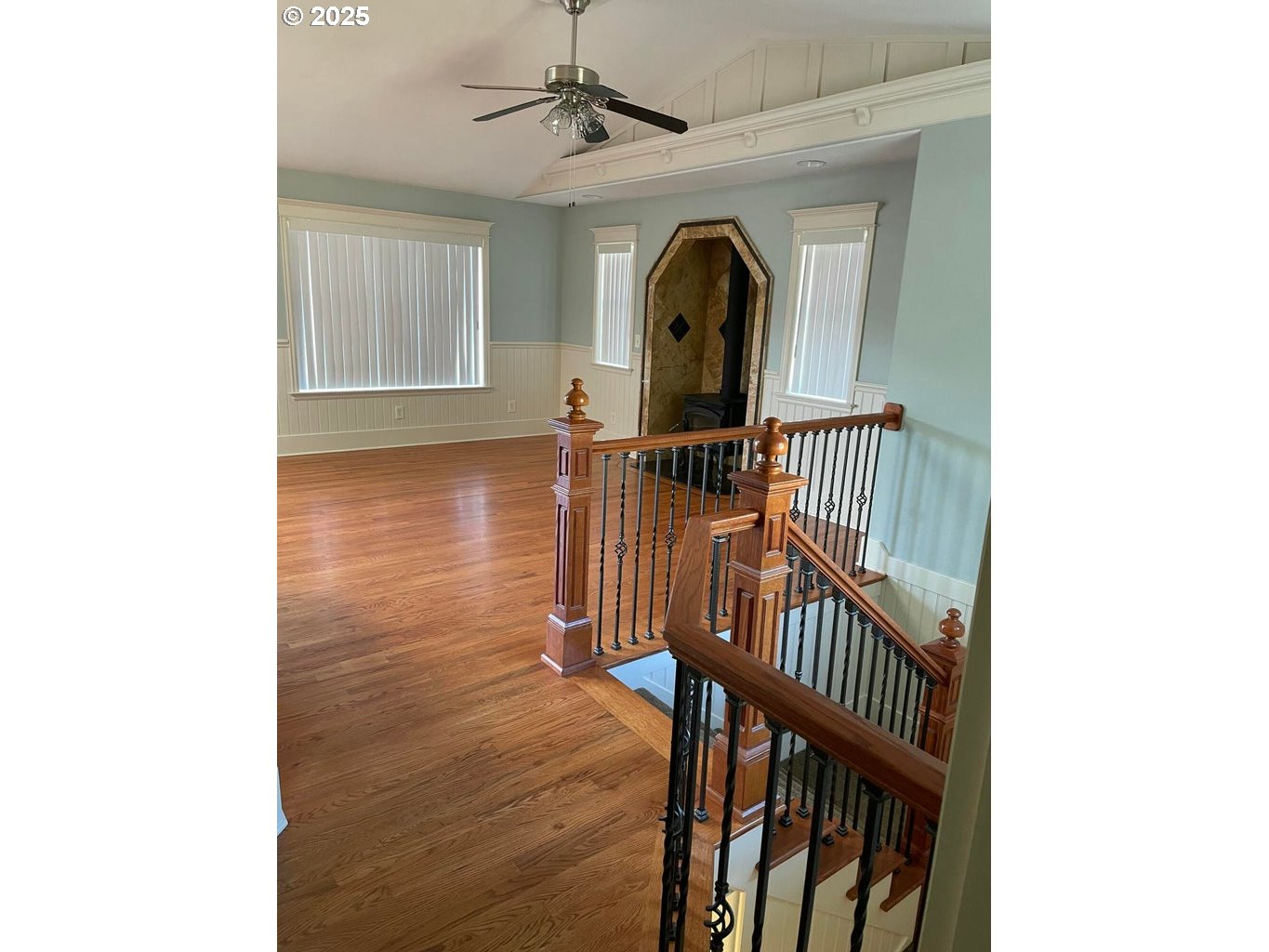 409 Evergreen Avenue Garibaldi, OR 97118 - Photo 29 of 48 a view of entryway and hall with wooden floor