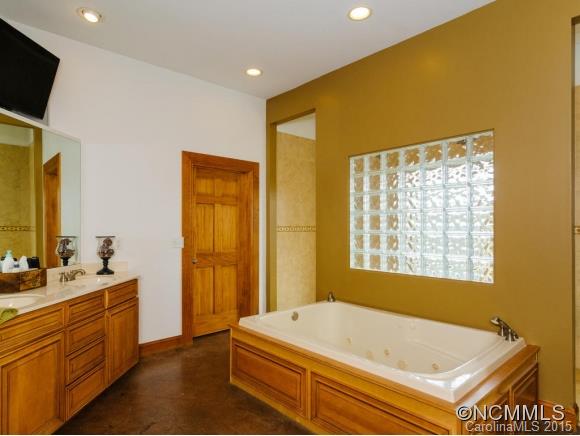 1801 Turnpike Road Marshall, NC 28753 - Photo 7 of 24 Gallery Image 7