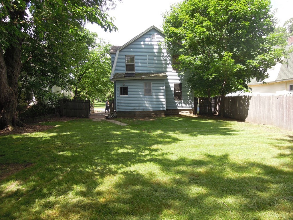 45 Wilton Street Springfield, MA 01109 - Photo 4 of 21