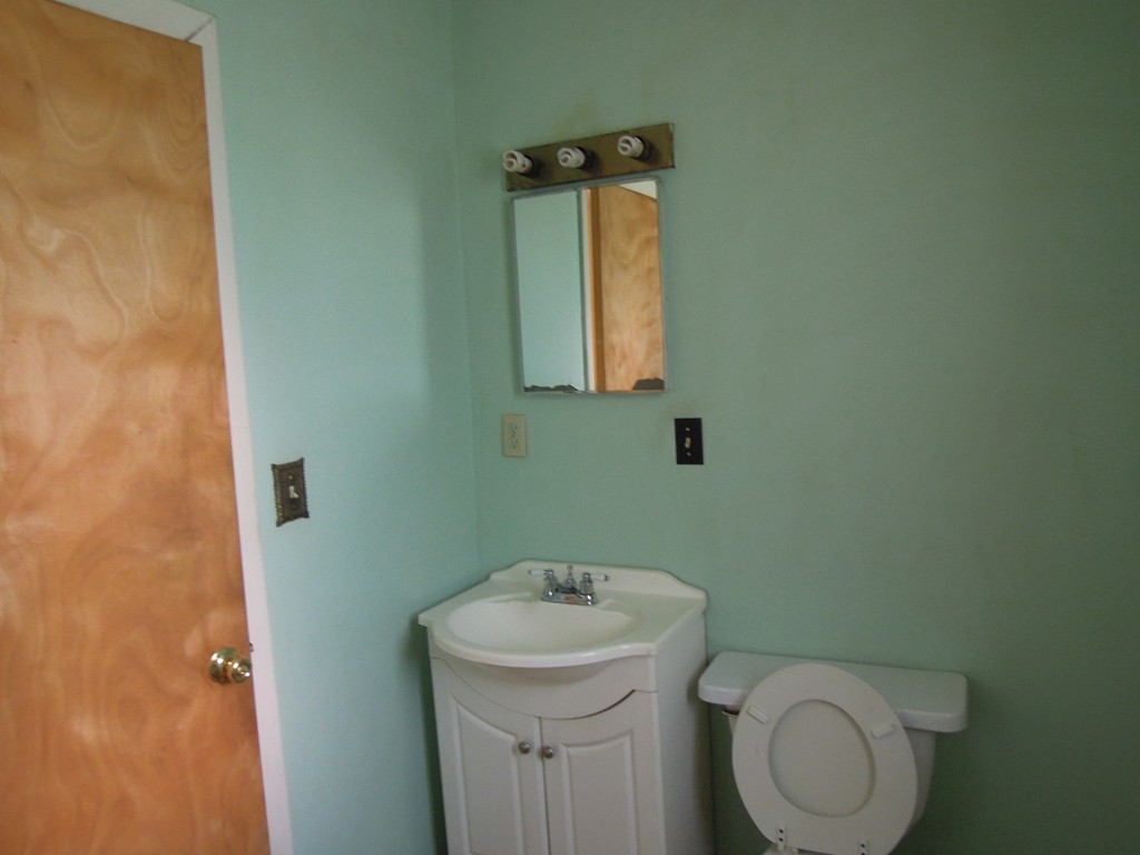 45 Wilton Street Springfield, MA 01109 - Photo 8 of 21