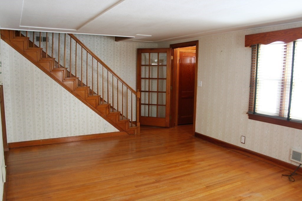 28 Deepdale Road Worcester, MA 01606 - Photo 3 of 22 Gallery Image 3