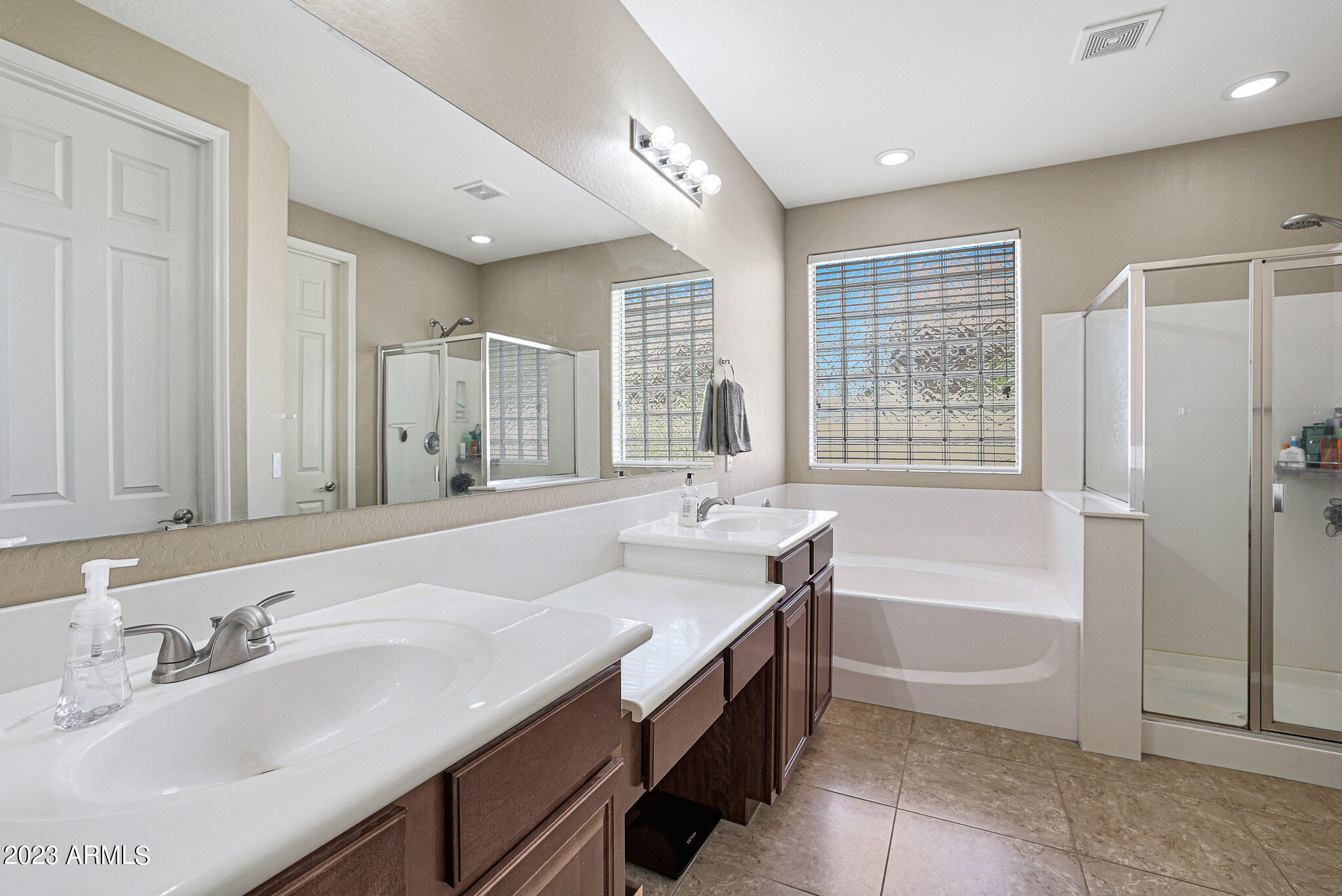 16072 West Almeria Road Goodyear, AZ 85395 - Photo 15 of 33 B (33)