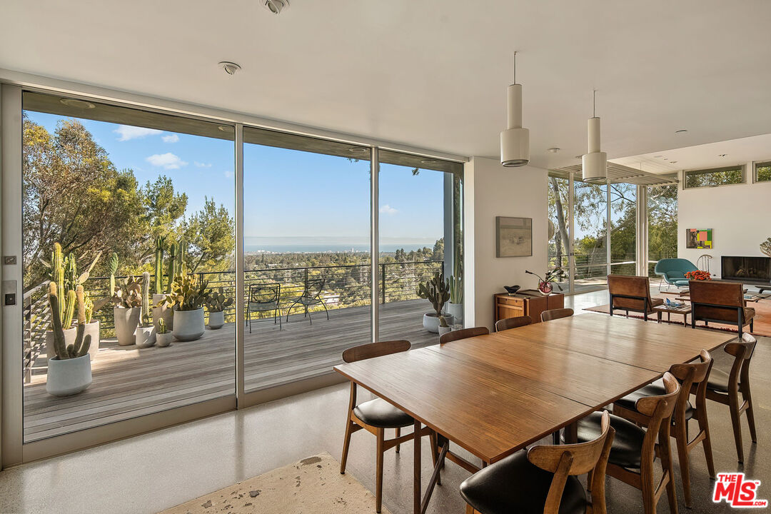 901 Kenter Way Los Angeles, CA 90049 - Photo 5 of 31