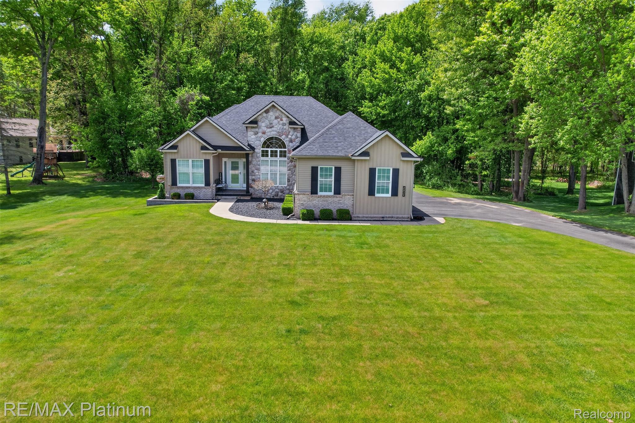 5060 Yax Pointe Drive Howell, MI 48843 - Photo 41 of 61 DJI_0250.jpg