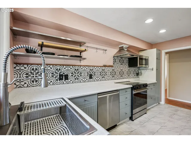 $474,900 | 3249 Northeast 111th Drive, Portland, OR 97220