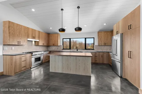 $1,975,000 | 6322 Fox Springs Drive, Victor, ID 83455