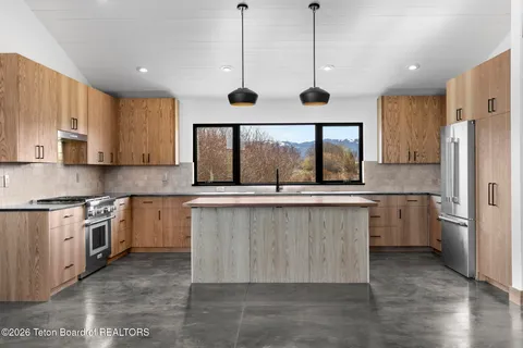 $1,975,000 | 6322 Fox Springs Drive, Victor, ID 83455