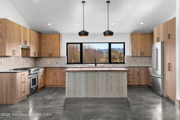 $1,975,000 | 6322 Fox Springs Drive, Victor, ID 83455