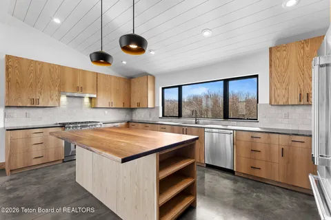 $1,975,000 | 6322 Fox Springs Drive, Victor, ID 83455