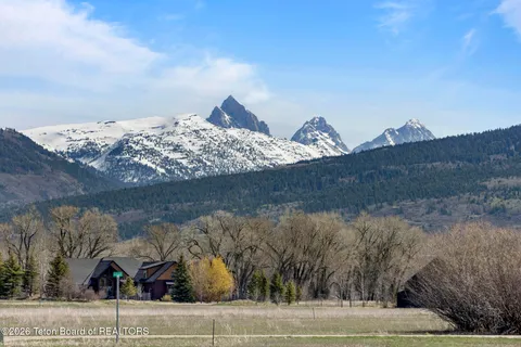 $1,975,000 | 6322 Fox Springs Drive, Victor, ID 83455