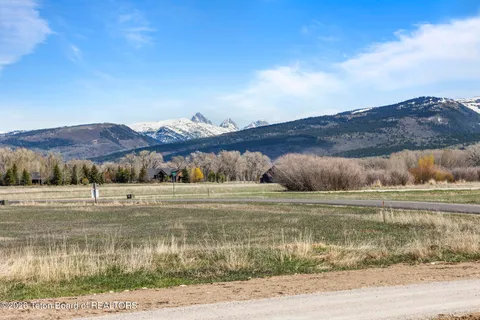 $1,975,000 | 6322 Fox Springs Drive, Victor, ID 83455