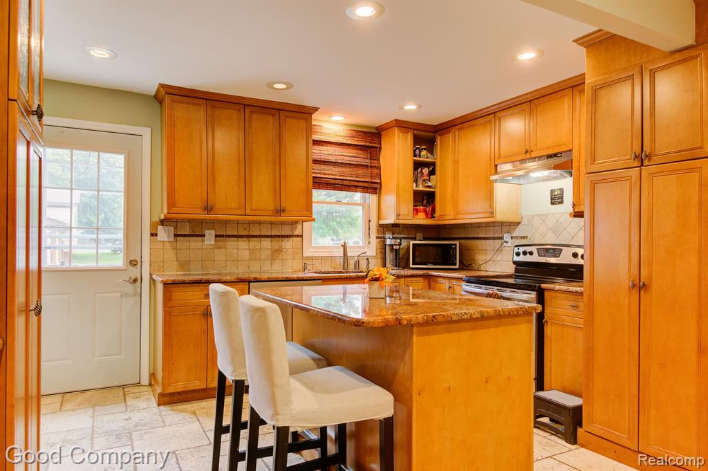 3119 South Adams Road Rochester Hills, MI 48309 - Photo 7 of 34