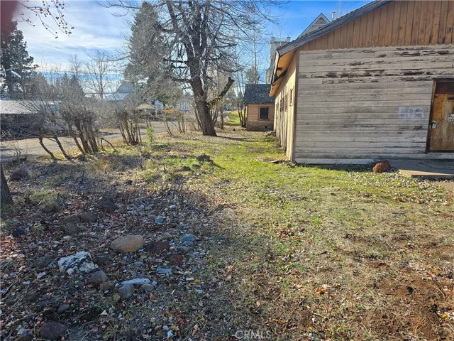 a view of a backyard of the house