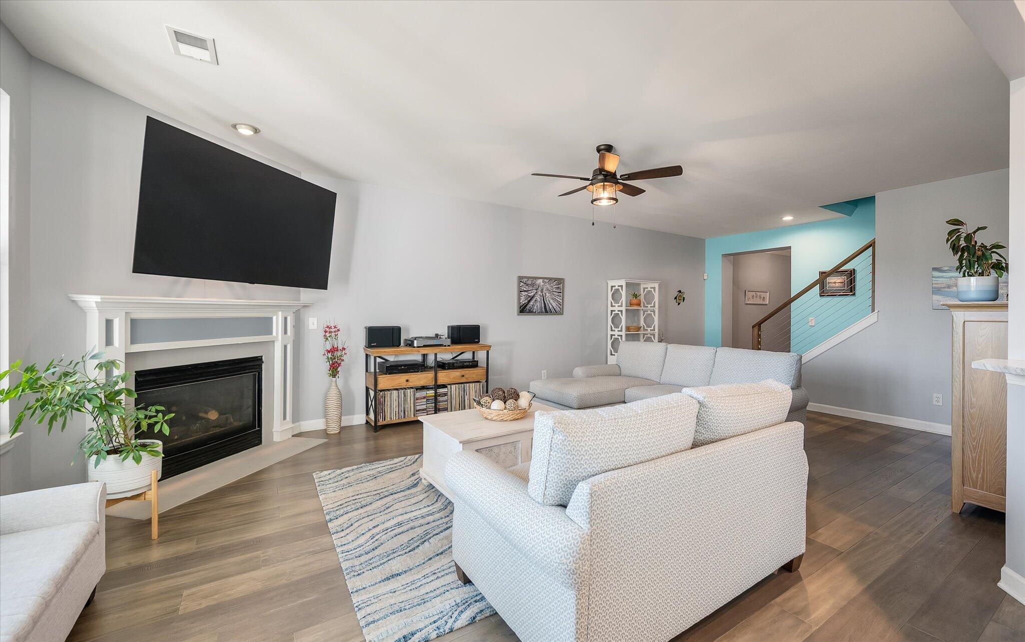 1705 Blalock Street Mount Pleasant, SC 29466 - Photo 21 of 60 Living Room