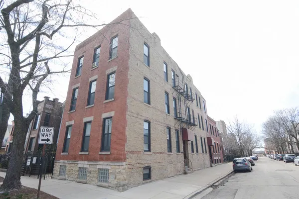 $1,700 | 537 North Claremont Avenue, Unit 1, Chicago, IL 60612