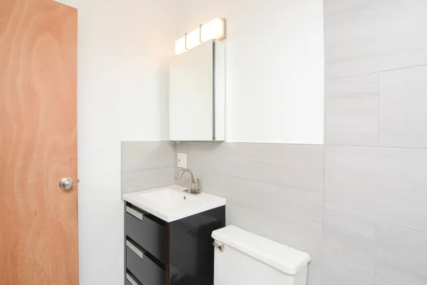 $1,700 | 537 North Claremont Avenue, Unit 1, Chicago, IL 60612