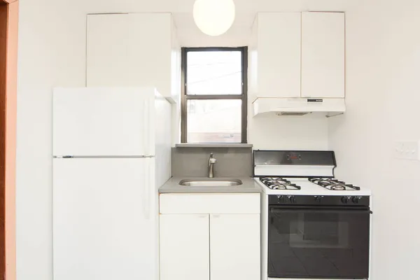 $1,700 | 537 North Claremont Avenue, Unit 1, Chicago, IL 60612